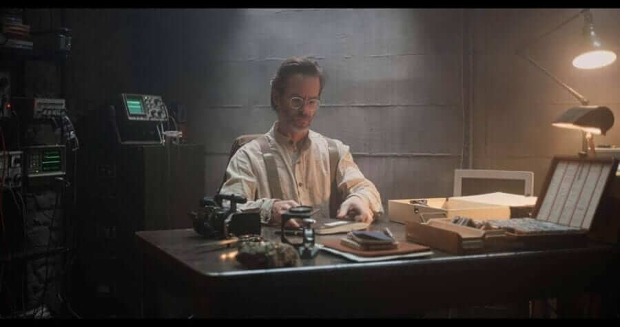 Doctor Guy Pearce In The Innocents