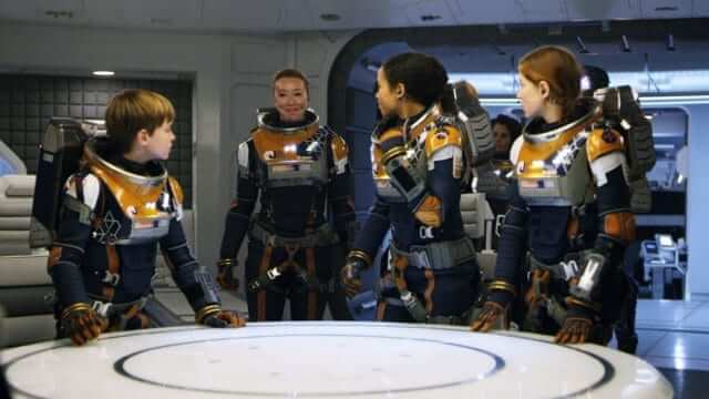 2018 lost in space cast