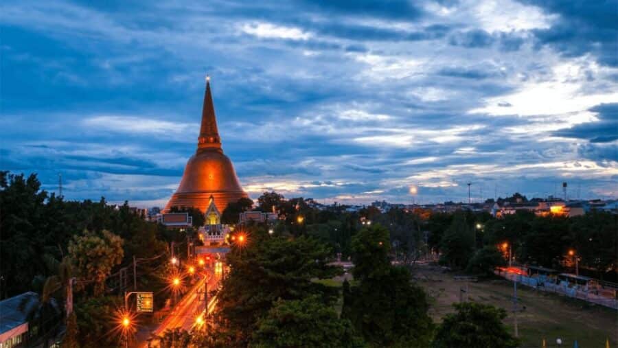 Extraction Starring Schris Hemsworth Coming To Netflix April Phra Pathom Chedi