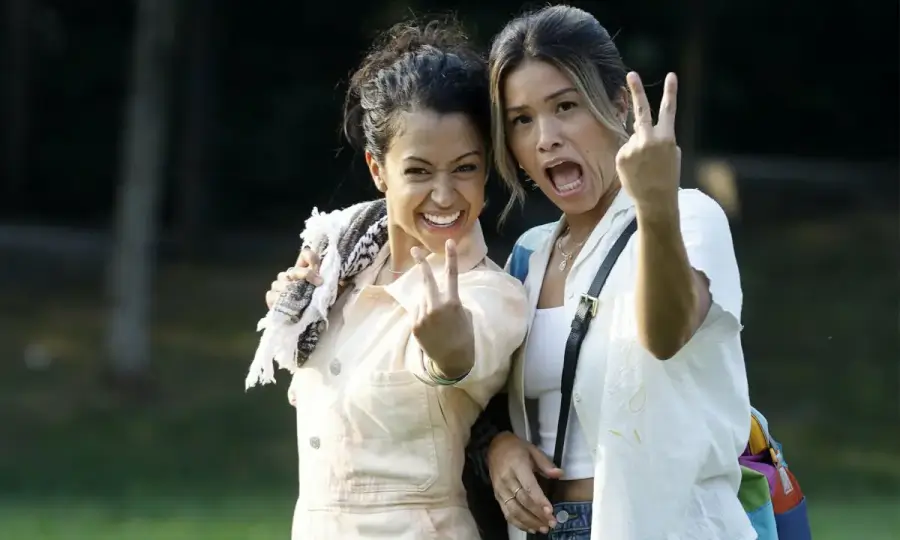 gina rodriguez and liza koshy thumbs up filming players