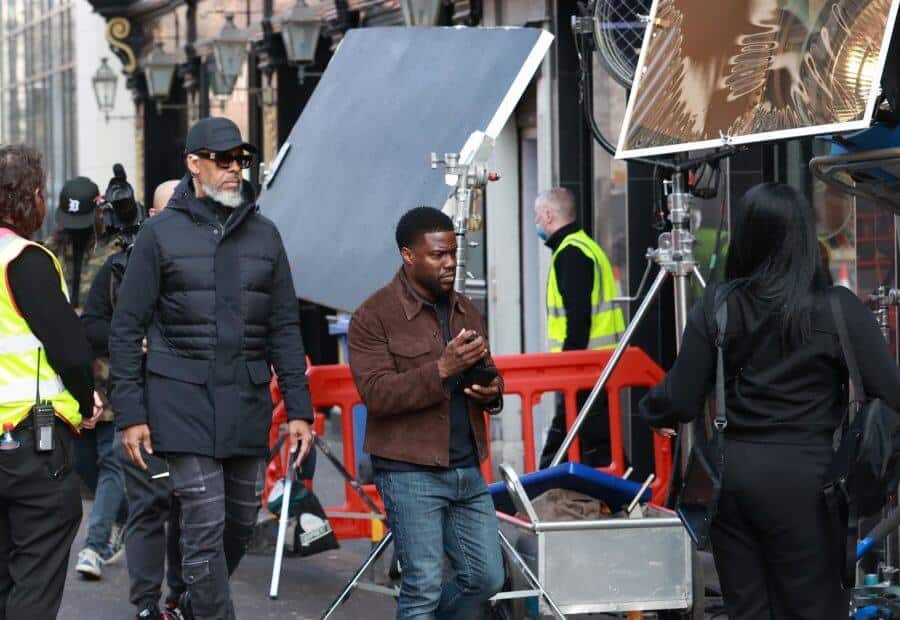 kevin hart on set for netflix lift