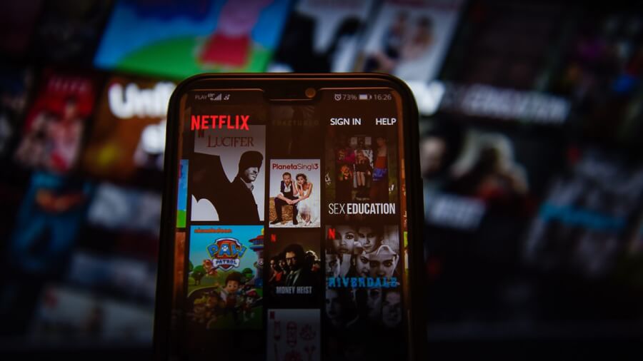 is netflix adding ads and cracking down on password sharing
