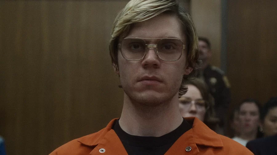 evan peters as jeffrey dahmer netflix evan peters as jeffrey dahmer netflix