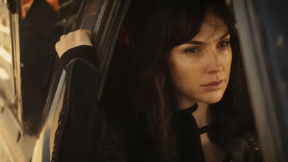 gal gadot coche escena corazón de piedra netflix