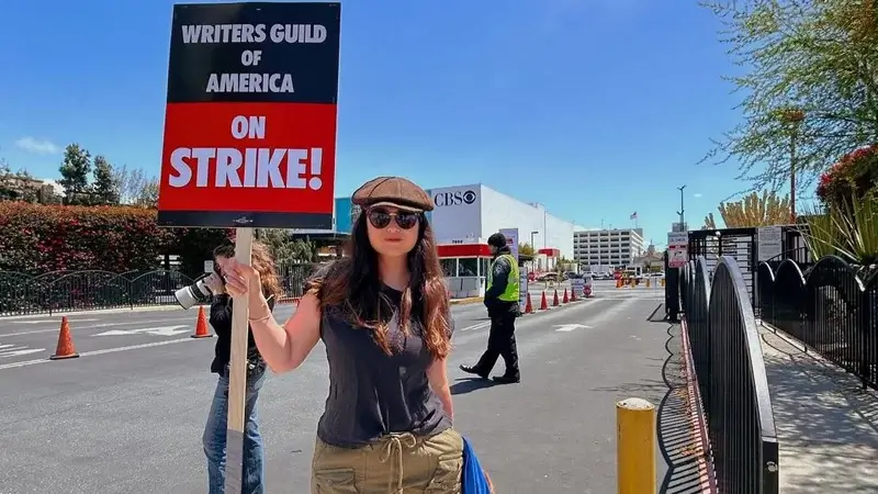 sarah lampert on strike