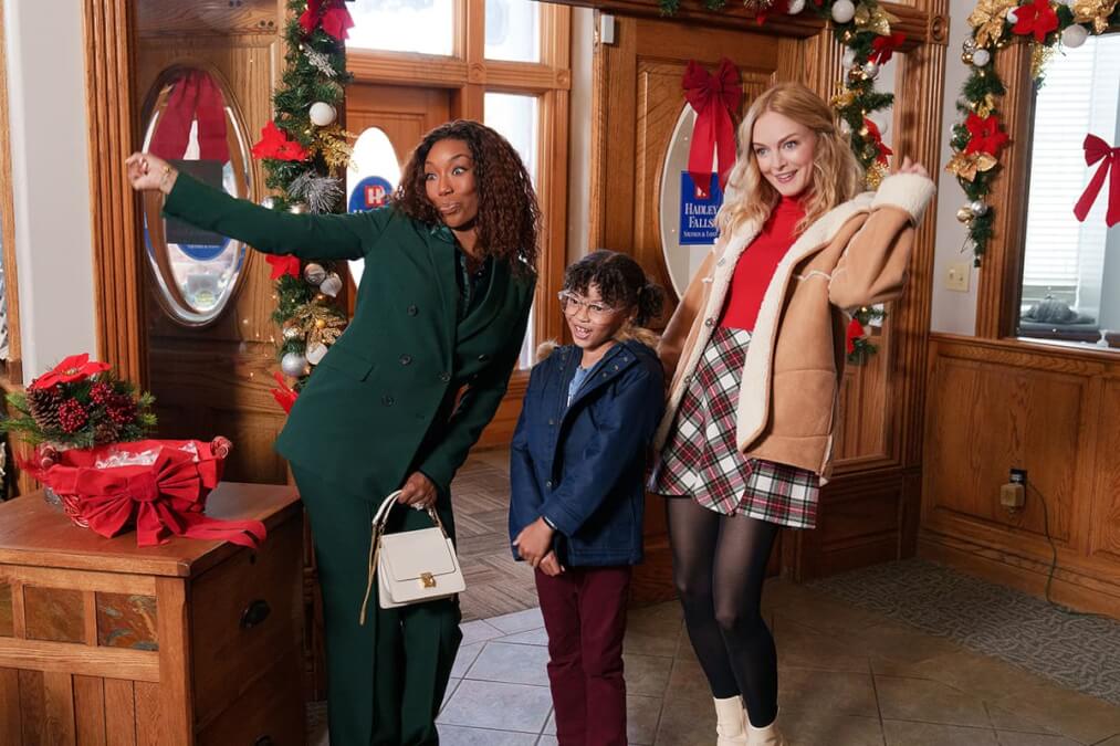 first look for best christmas ever netflix movie 3