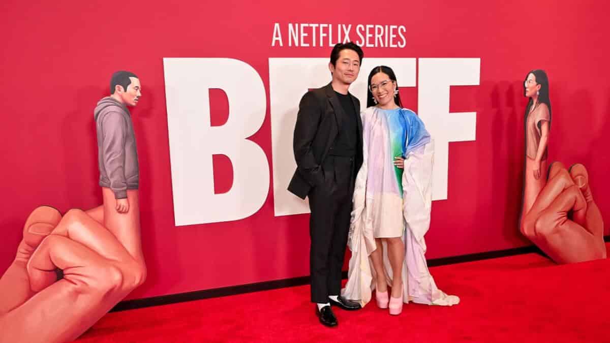 Steven Yuen Ali Wong Lee Sung Jin Creator Of Beef Signs Overall Deal With Netflix