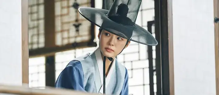 Shin Sae Kyeong Plot Captivating The King Netflix K Drama