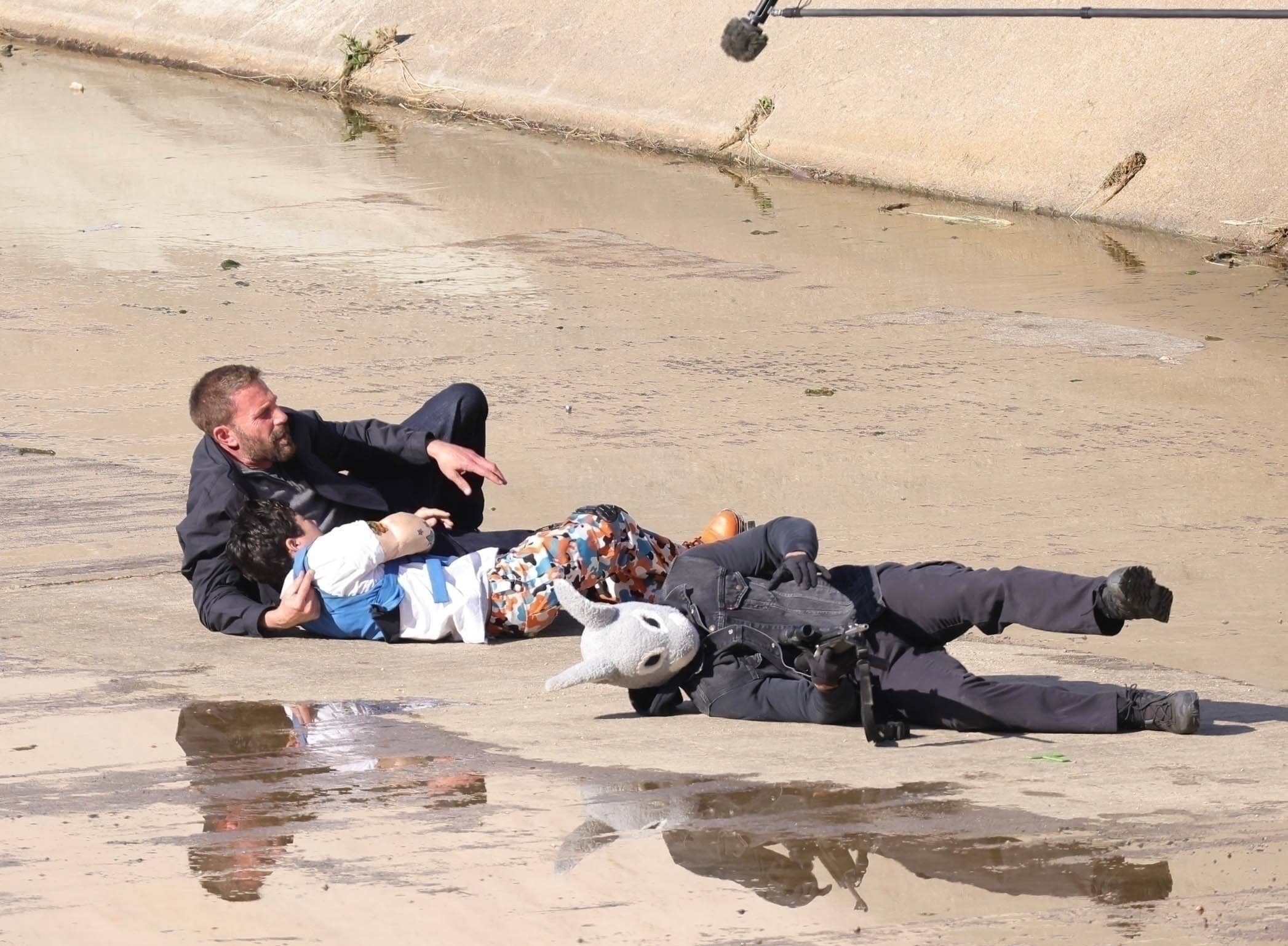 *Premium Exclusive* Ben Affleck, Helena Barrett, And Luis Gerardo Méndez Film Dramatic Shootout Scene In La River