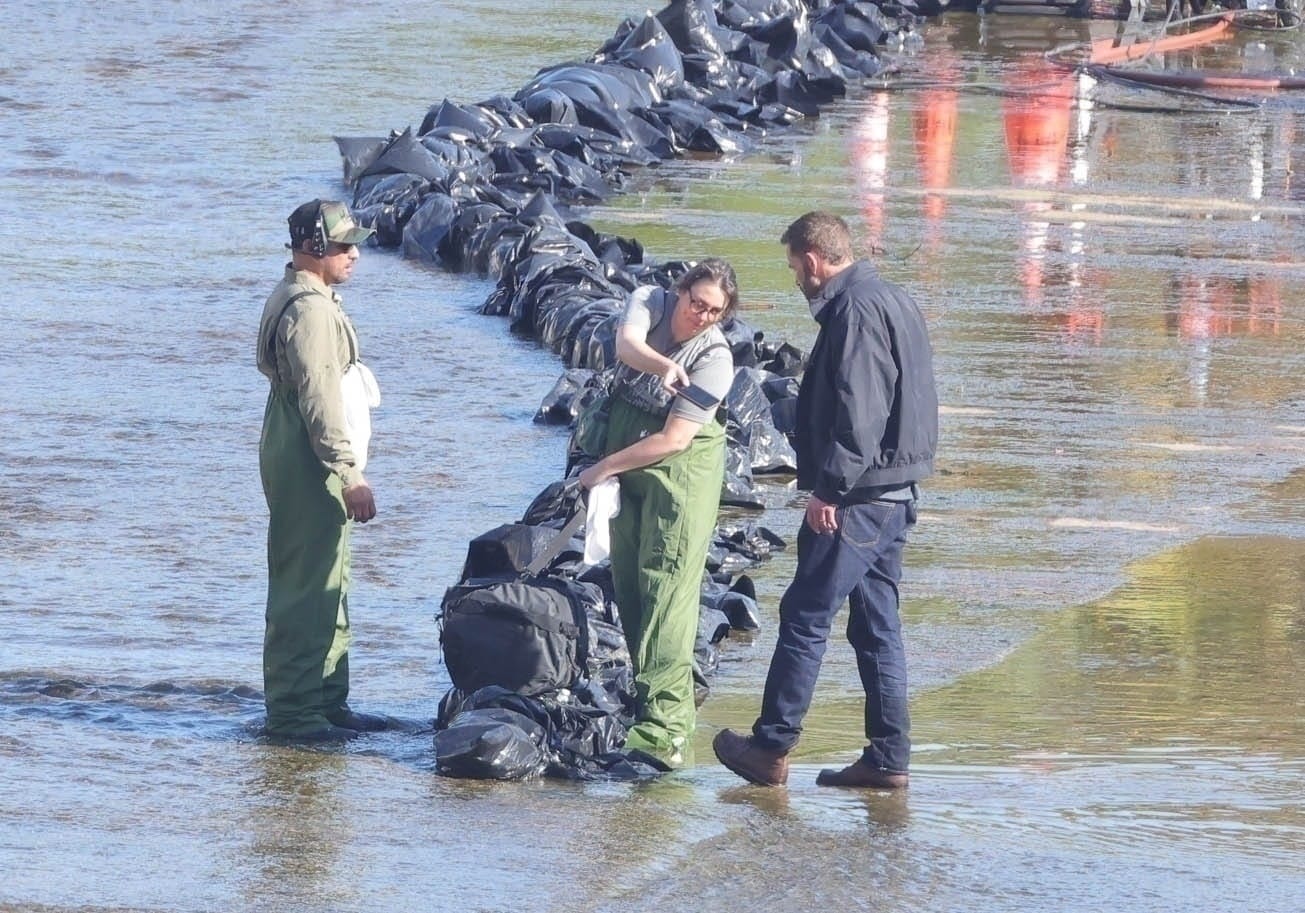*Premium Exclusive* Ben Affleck, Helena Barrett, And Luis Gerardo Méndez Film Dramatic Shootout Scene In La River