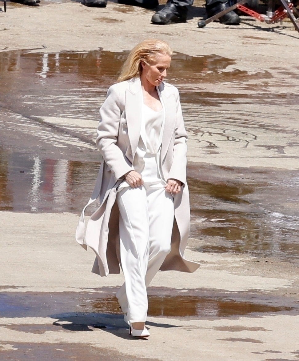 *Premium Exclusive* Ben Affleck, Helena Barrett, And Luis Gerardo Méndez Film Dramatic Shootout Scene In La River