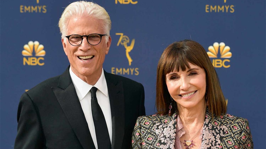 Ted Danson Mary Steenburgen A Man On The Inside S2 Netflix