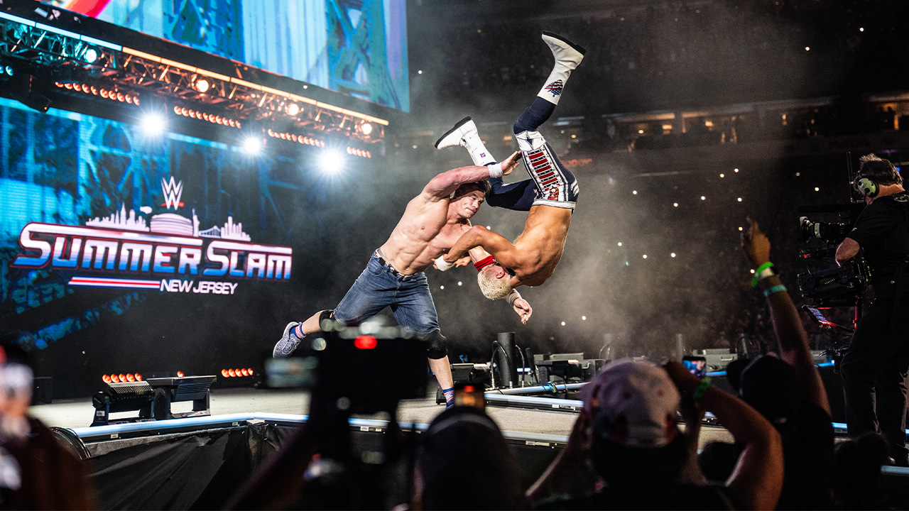 John Cena ve Cody Rhodes WWE Unreal 2. Sezon