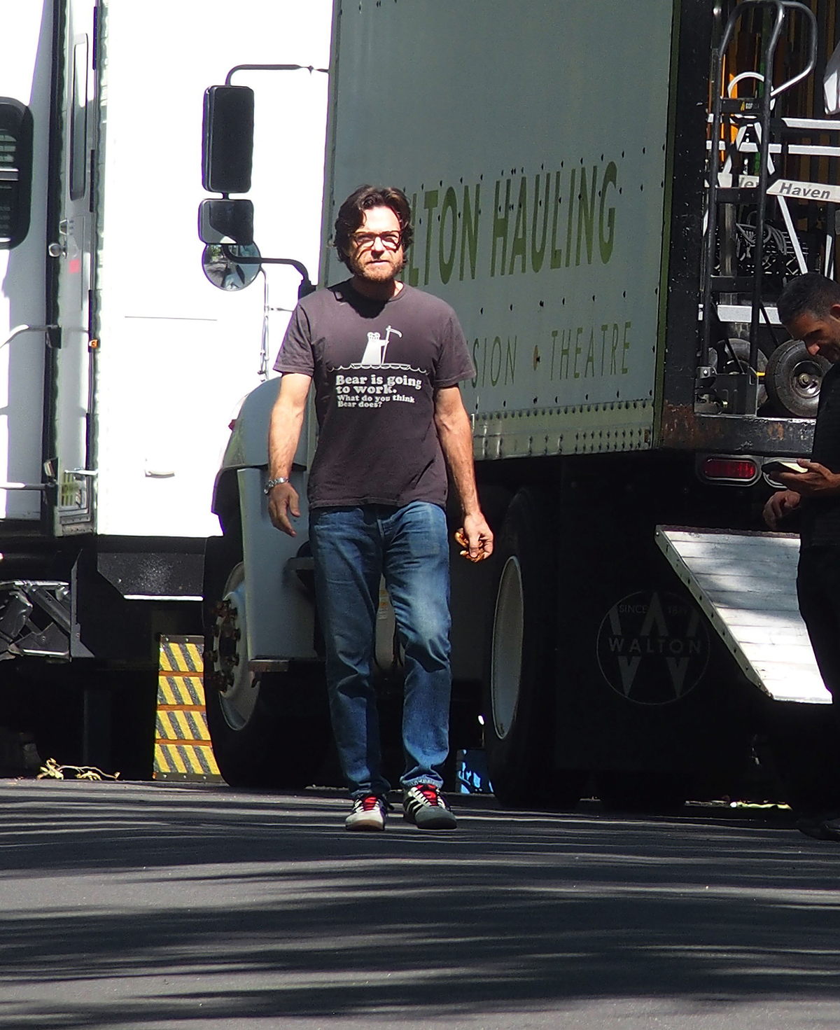 Jason Bateman Sam Rockwell Filming Cackling Of The Dodos (1)