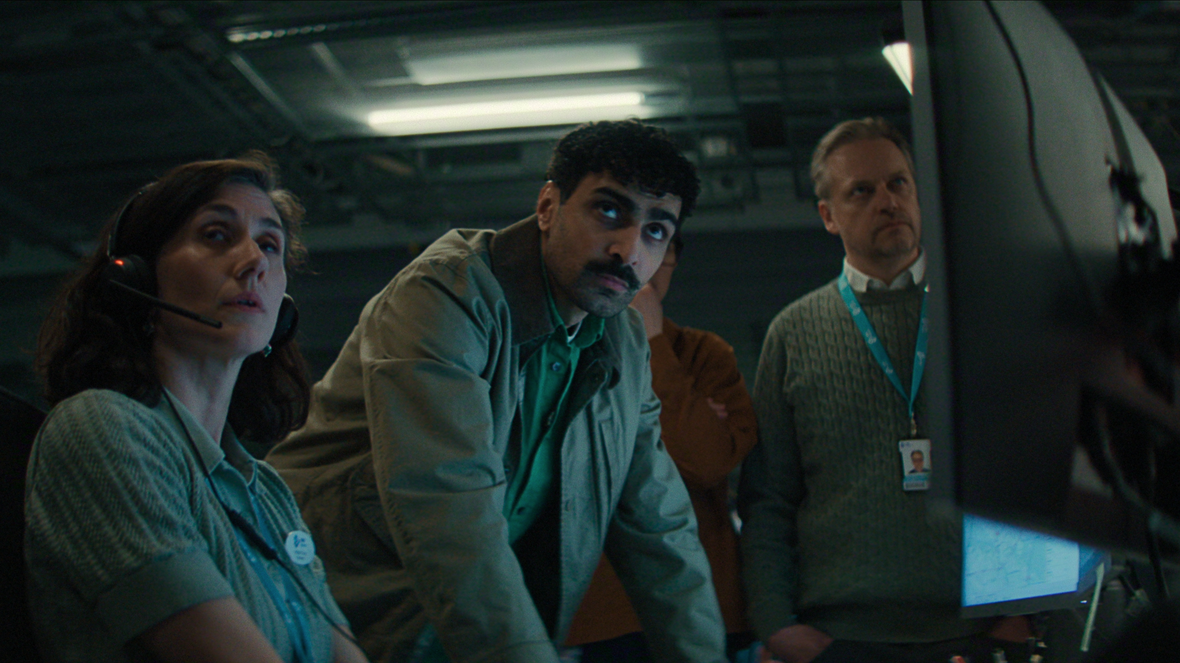 Blodsoffer. Alexander Abdallah As John Jo Persson And Extras In Blodsoffer. Cr. Courtesy Of Netflix © 2025 Jörgen Johansson Blodsoffer. Alexander Abdallah As John Jo Persson And Extras In Blodsoffer. Cr. Courtesy Of Netflix © 2025 Jörgen Johansson