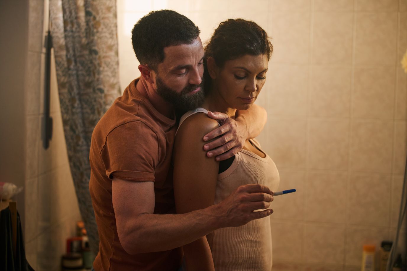 Nawell Madani et Guillaume Gouix dans Rien à perdre