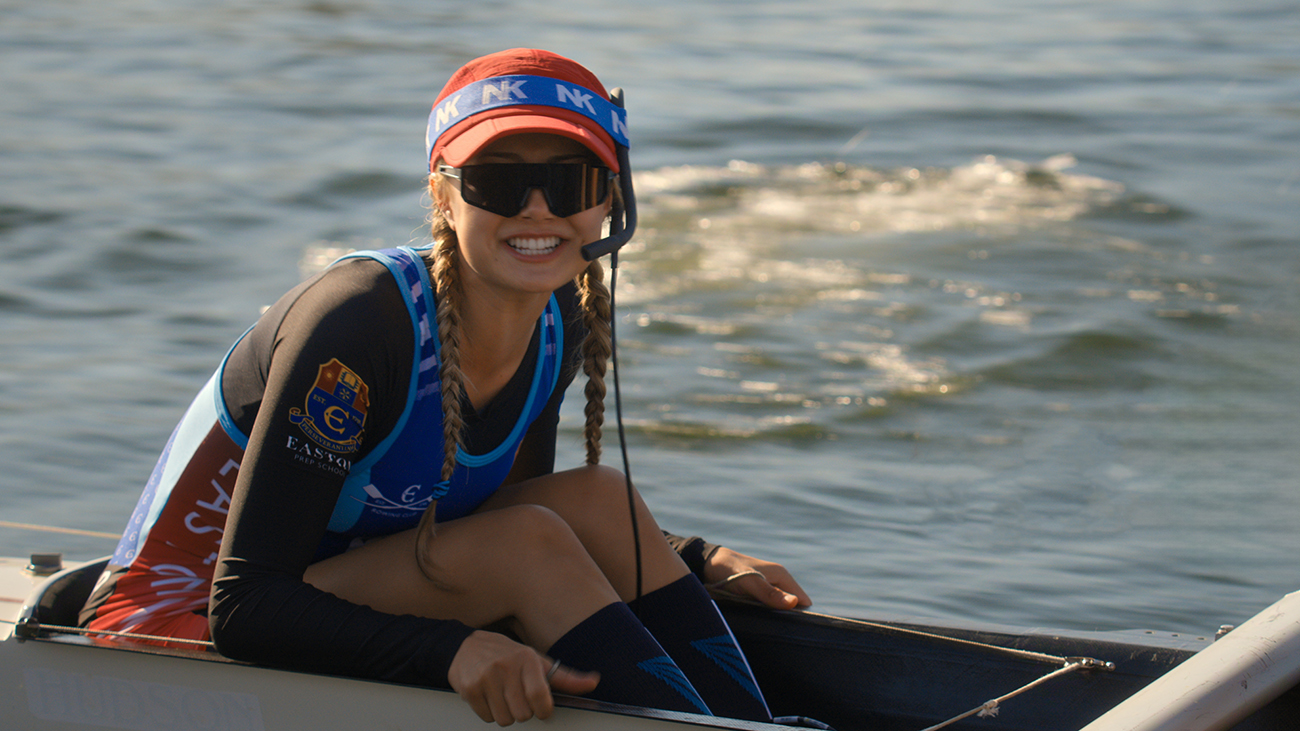 Crew Girl n S1 E8 00 27 41 10 copy