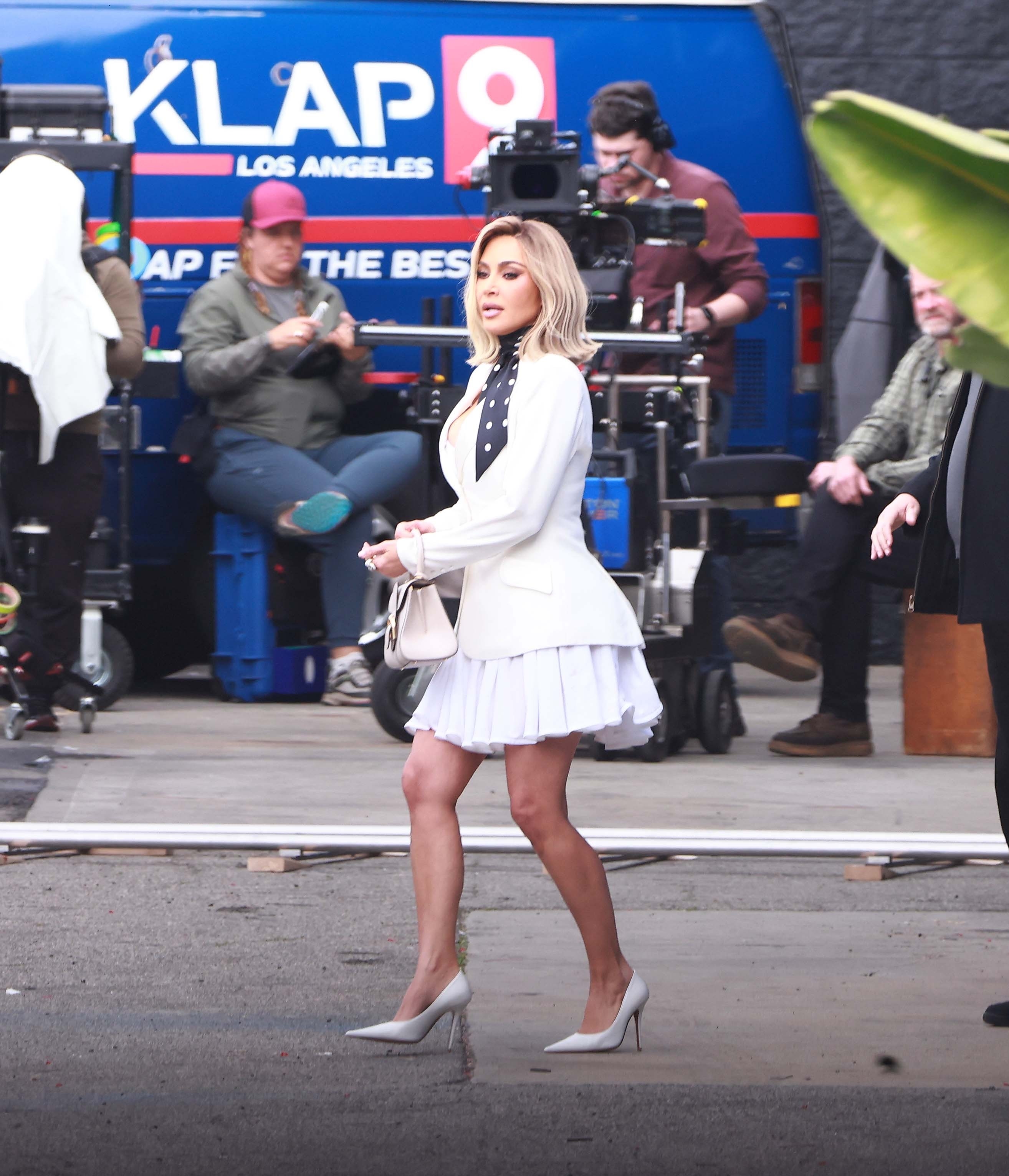 Behind The Scenes Snaps Netflix The Fifth Wheel (1)
