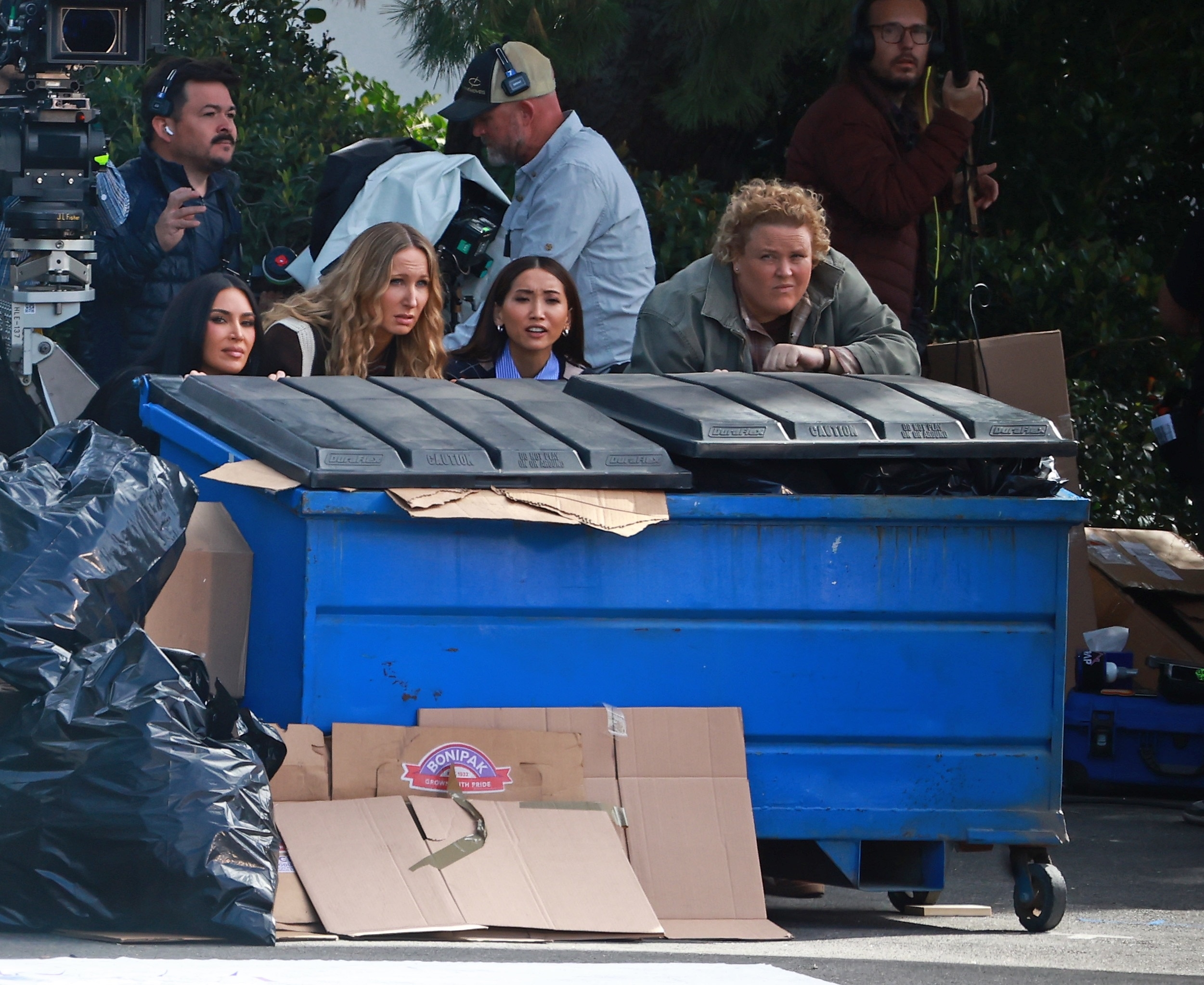 behind the scenes snaps netflix the fifth wheel (3)