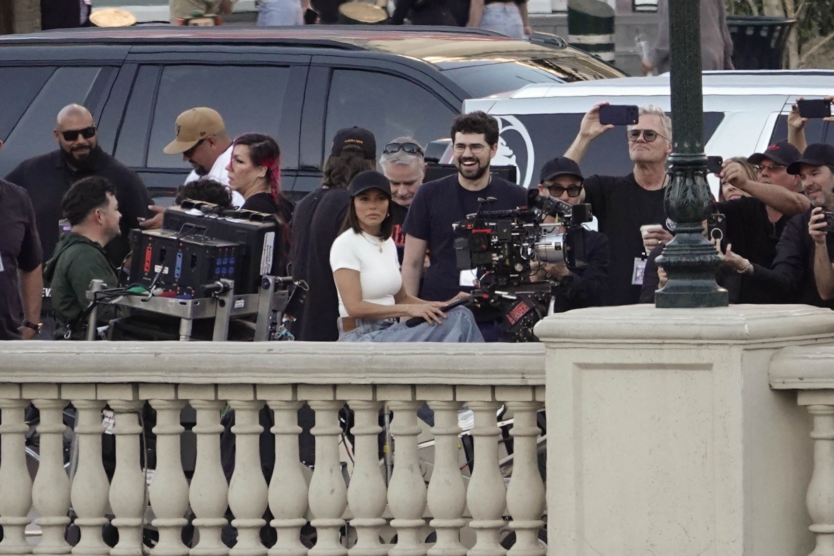 Behind The Scenes Snaps Netflix The Fifth Wheel (5)