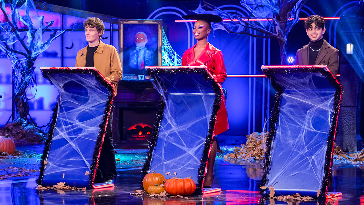 Is It Cake Halloween N S2 E2 00 16 10 19 R